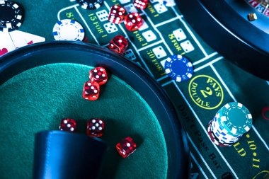 Live AduQ table interface showing player positions and betting action